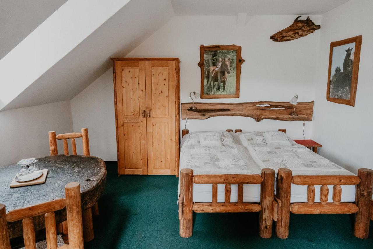Osada Havranu Hotel Hnanice  Bagian luar foto