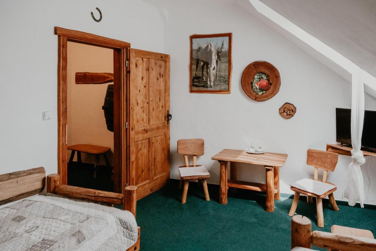 Osada Havranu Hotel Hnanice  Bagian luar foto