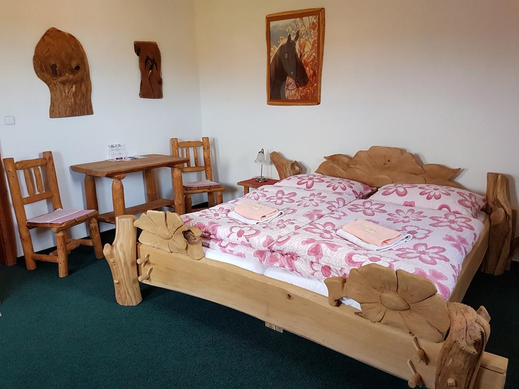 Osada Havranu Hotel Hnanice  Bagian luar foto