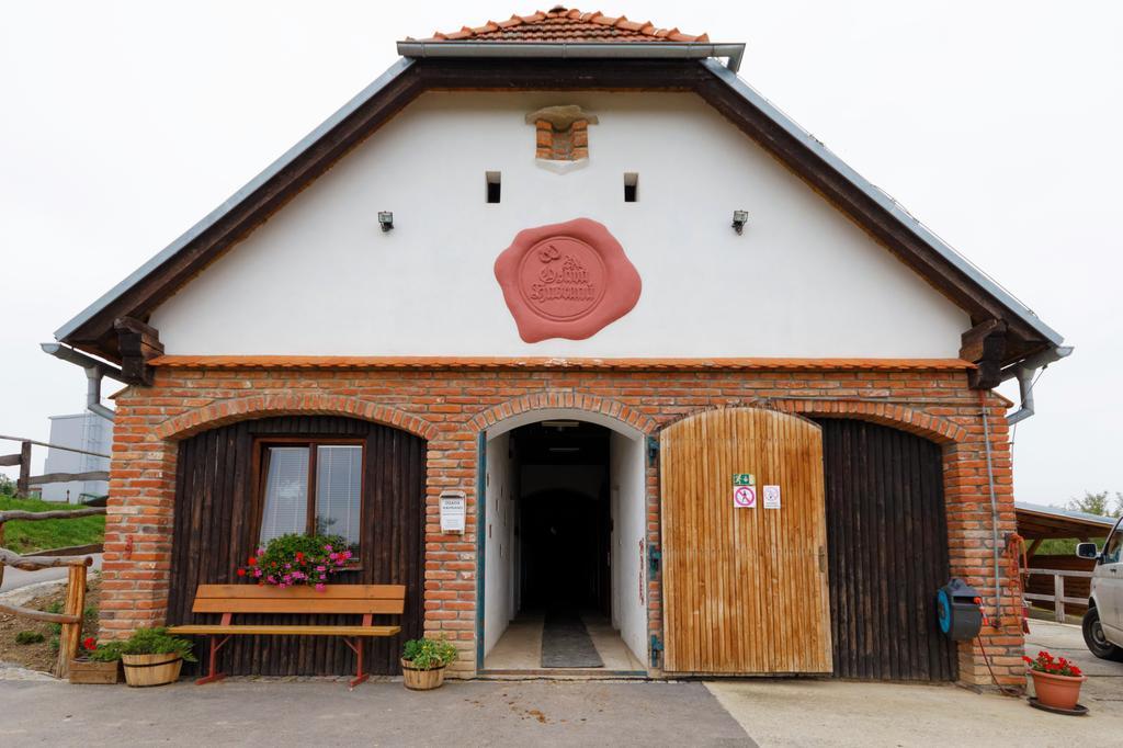 Osada Havranu Hotel Hnanice  Bagian luar foto