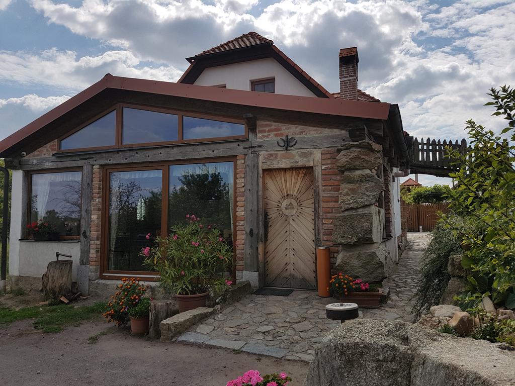 Osada Havranu Hotel Hnanice  Bagian luar foto