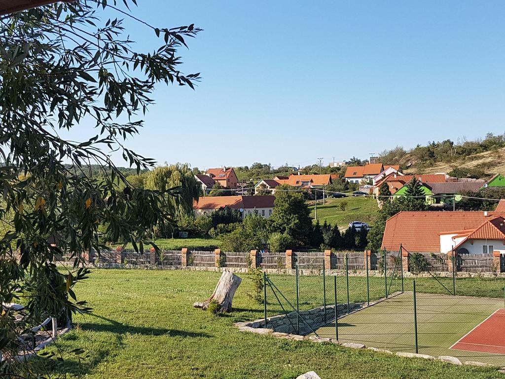 Osada Havranu Hotel Hnanice  Bagian luar foto