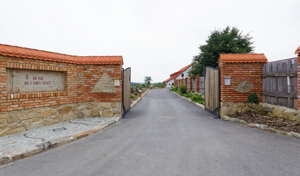 Osada Havranu Hotel Hnanice  Bagian luar foto