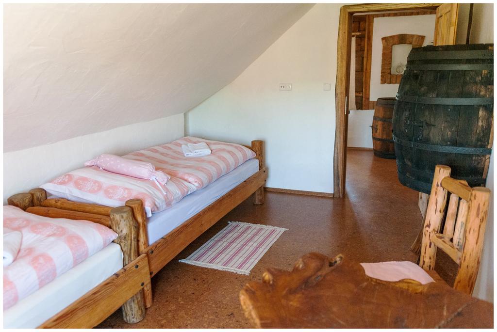 Osada Havranu Hotel Hnanice  Bagian luar foto