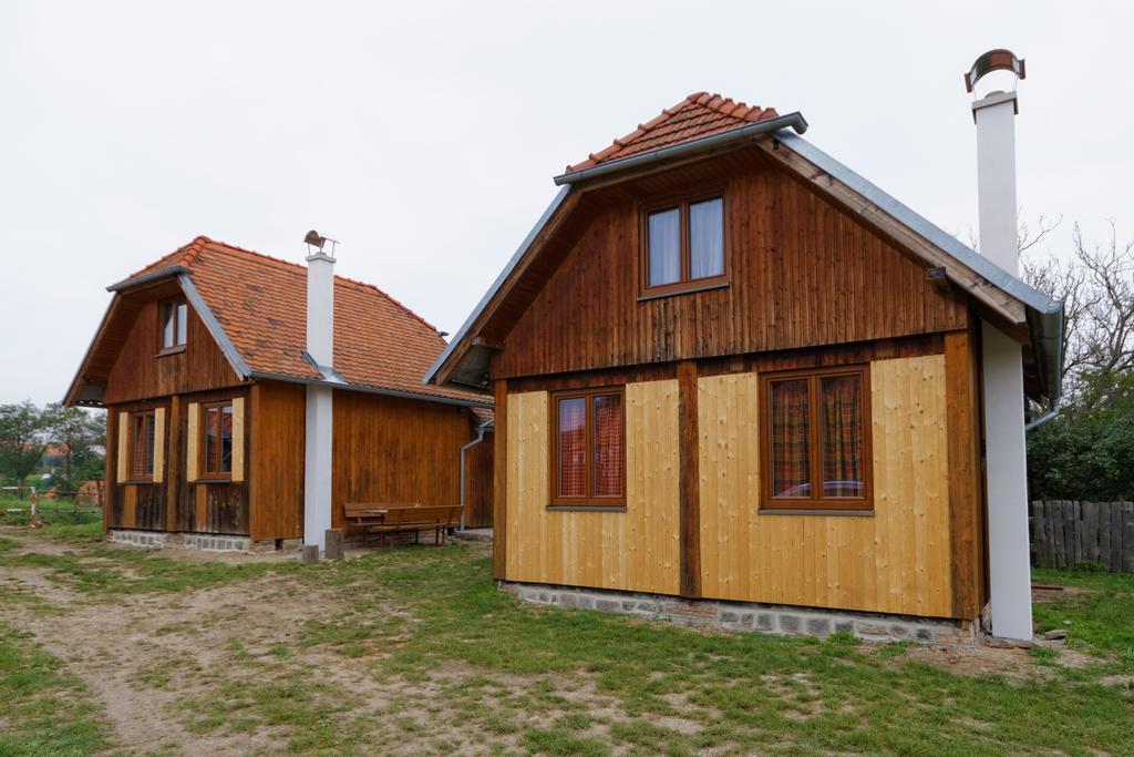 Osada Havranu Hotel Hnanice  Bagian luar foto