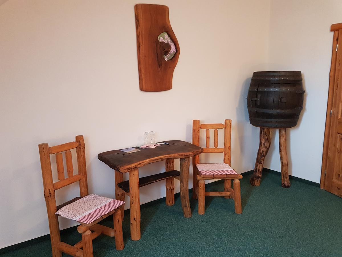 Osada Havranu Hotel Hnanice  Bagian luar foto