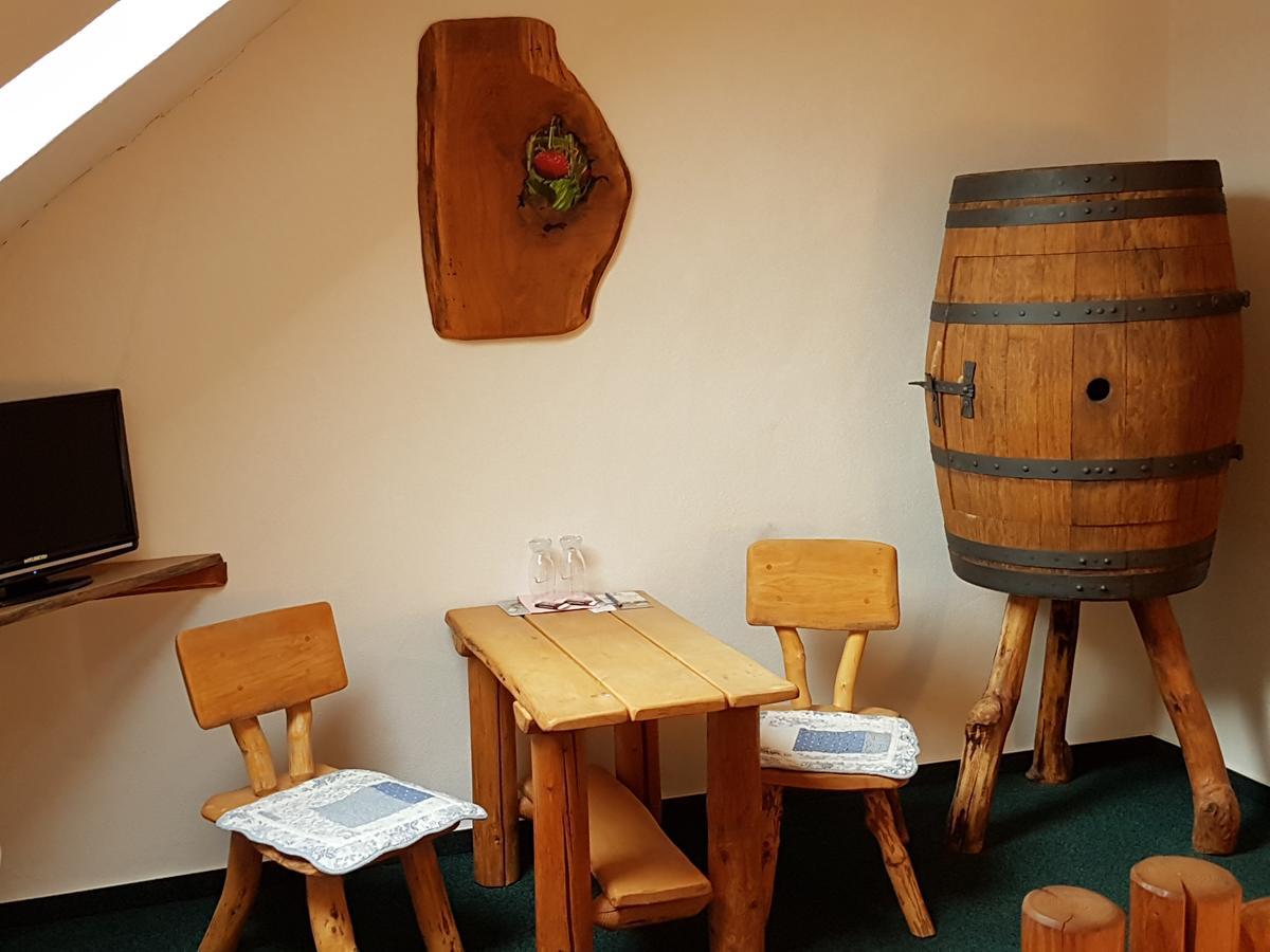 Osada Havranu Hotel Hnanice  Bagian luar foto