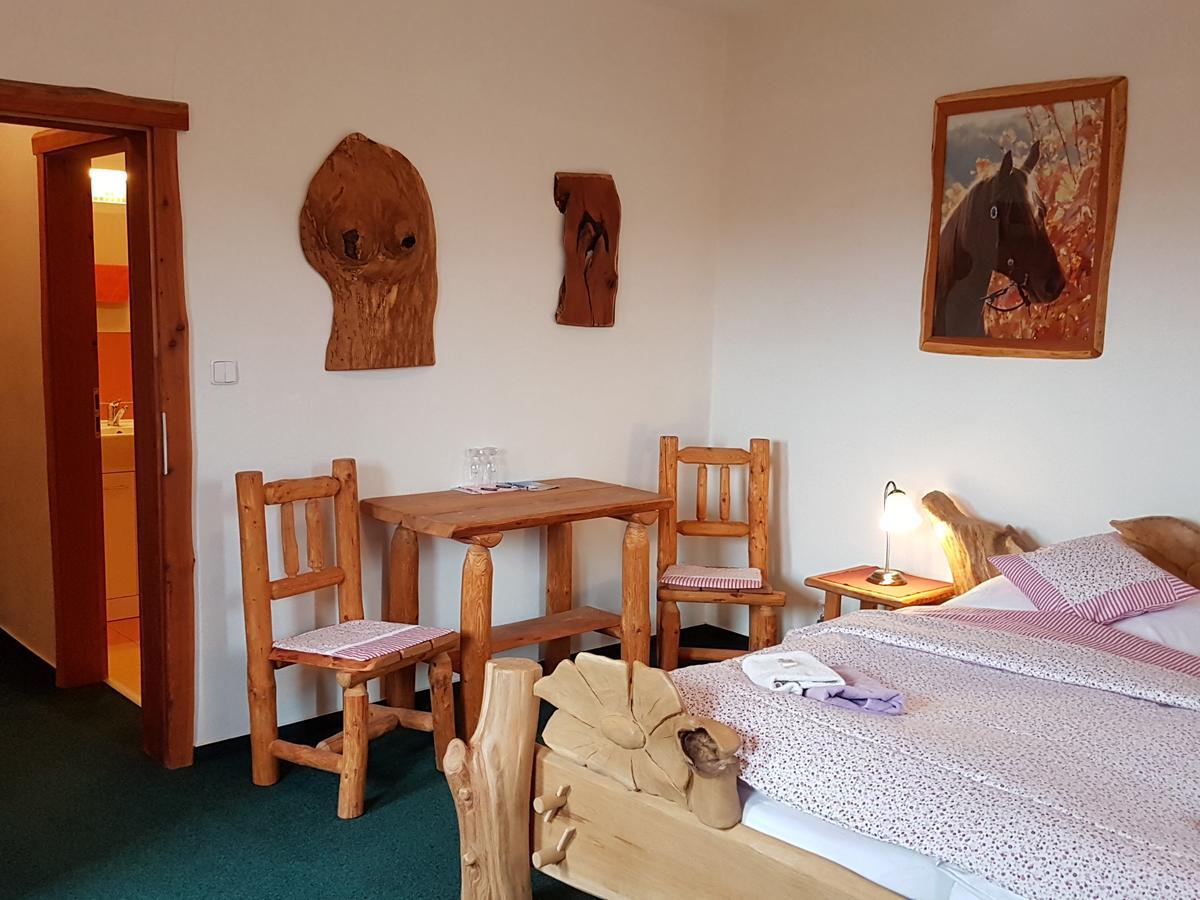Osada Havranu Hotel Hnanice  Bagian luar foto