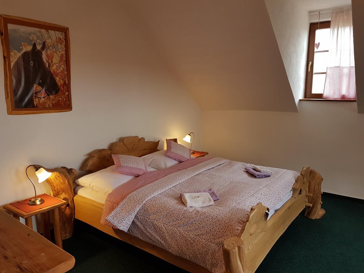 Osada Havranu Hotel Hnanice  Bagian luar foto