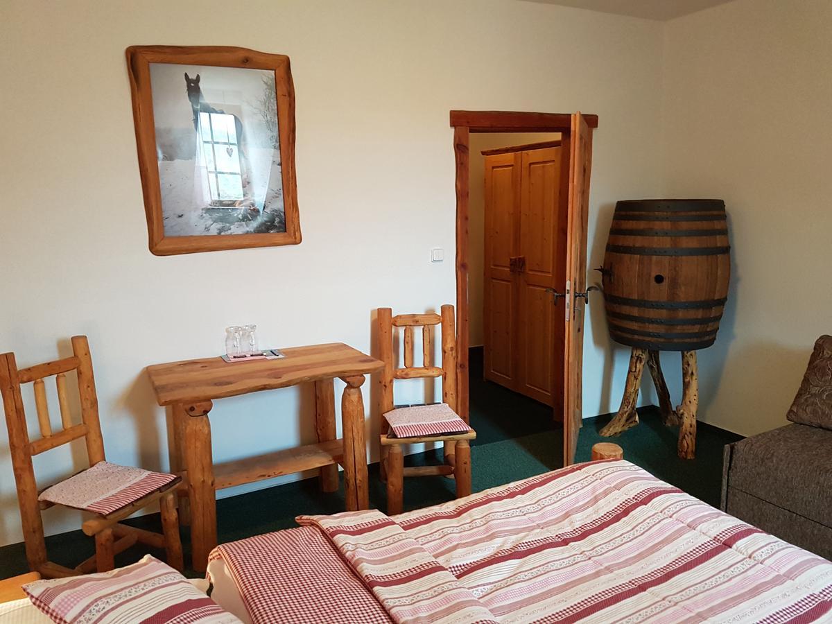 Osada Havranu Hotel Hnanice  Bagian luar foto