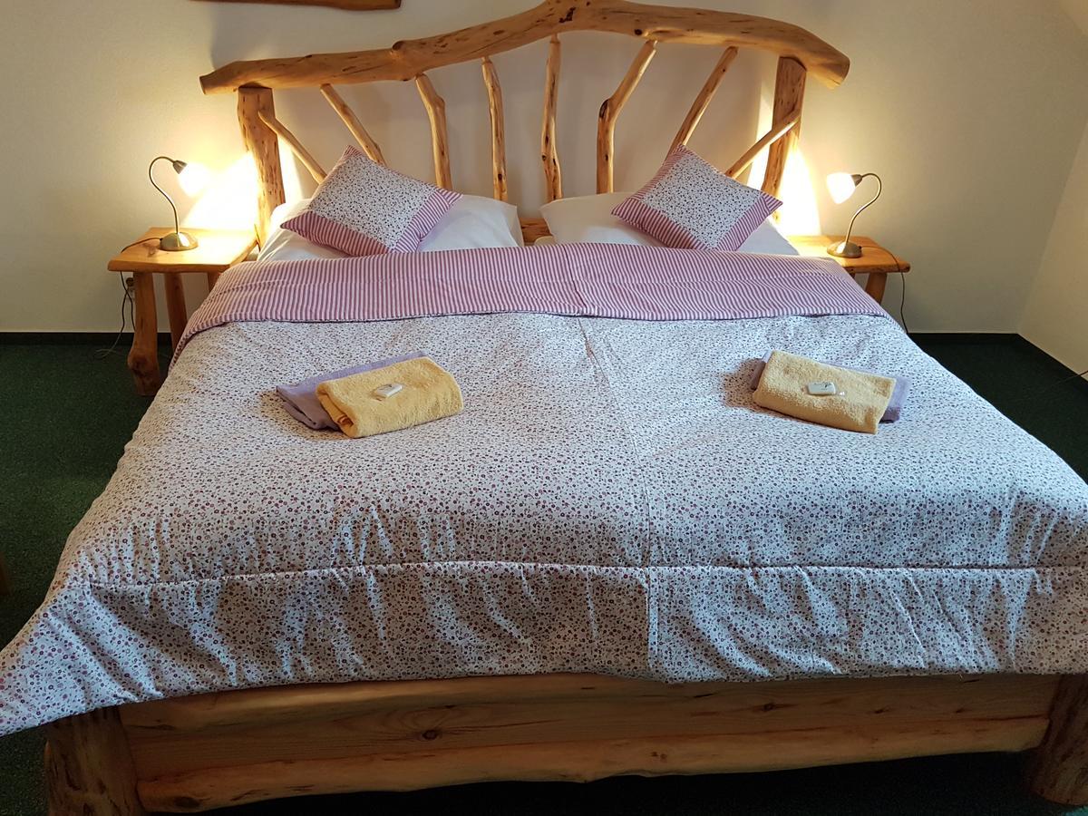 Osada Havranu Hotel Hnanice  Bagian luar foto